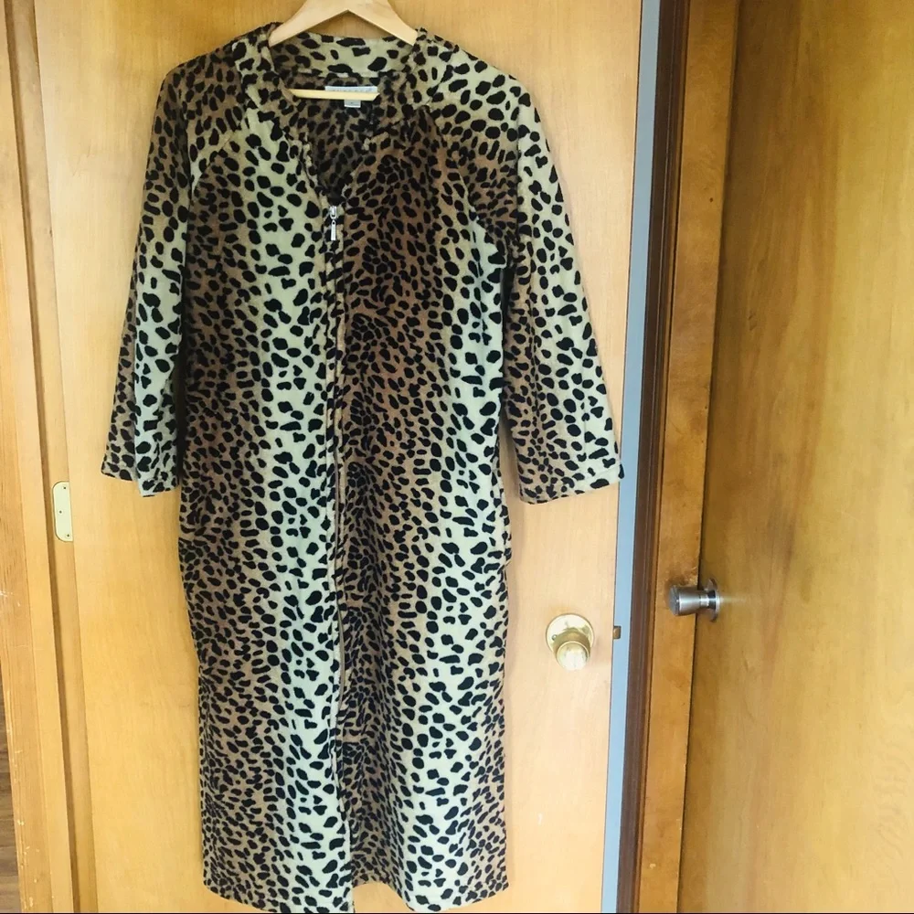 Vintage Cheetah print bathrobe - Picture 1 of 4